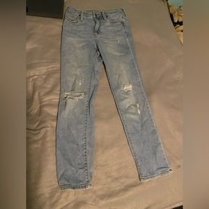 LIGHT BLUE MOM JEANS